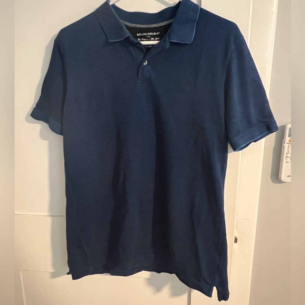 Banana Republic, Blue polo collared shirt, short sleeved. Size L.